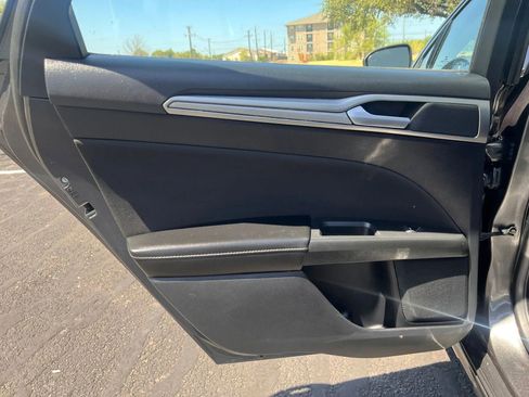 Used 2020 Ford Fusion SE image 20