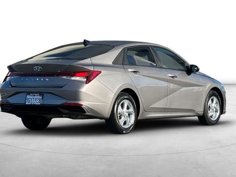Used 2023 Hyundai Elantra SE image 8