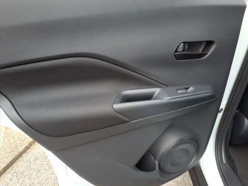New 2025 Nissan Kicks Play S image 8
