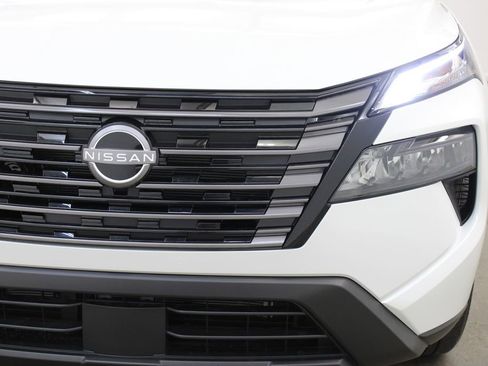 New 2026 Nissan Rogue SV FWD image 8