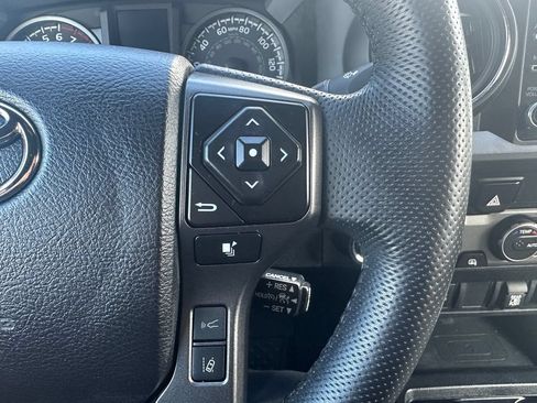 Used 2022 Toyota Tacoma TRD Off-Road w/ Black Out Package (TMS) AWD/4WD image 18