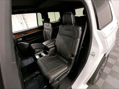 Used 2023 Jeep Grand Cherokee L Summit AWD/4WD image 25