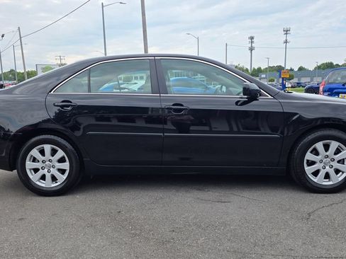 Used 2009 Toyota Camry XLE FWD image 4