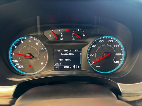 Used 2021 Chevrolet Traverse LT image 19