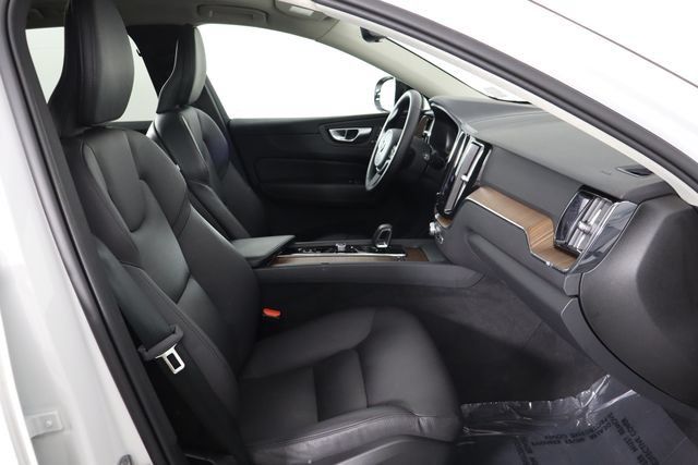 Used 2024 Volvo XC60 B5 Plus AWD/4WD image 16