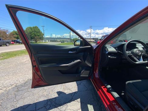 Used 2024 Nissan Altima 2.5 SV FWD image 19