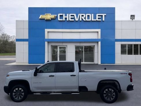 Used 2024 Chevrolet Silverado 2500 Custom w/ Custom Value Package AWD/4WD image 4