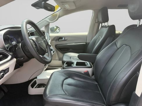Used 2022 Chrysler Pacifica Touring-L AWD/4WD image 10