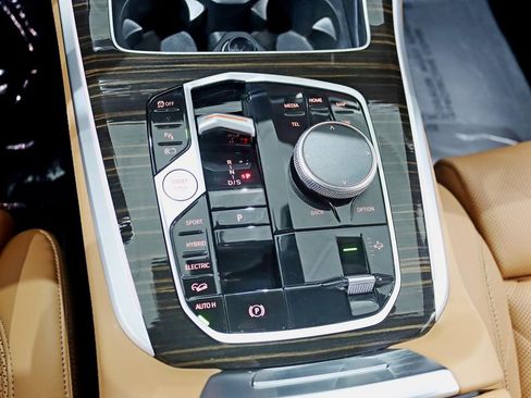 Used 2025 BMW X5 xDrive50e w/ M Sport Package image 29