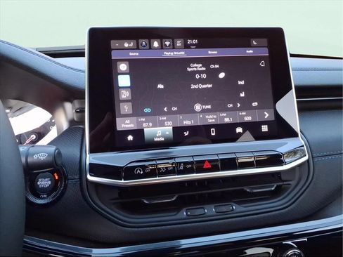 New 2026 Jeep Compass Latitude image 17