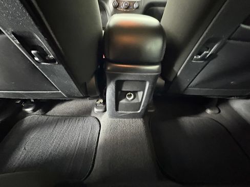 Used 2020 Dodge Journey SE w/ SE Popular Equipment Group FWD image 30