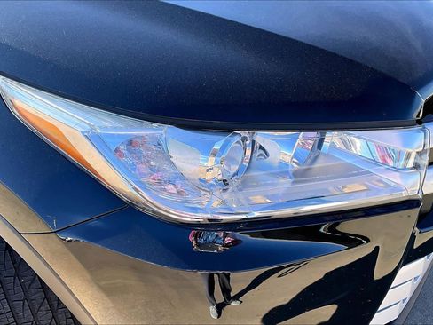 Used 2018 Toyota Highlander XLE image 25