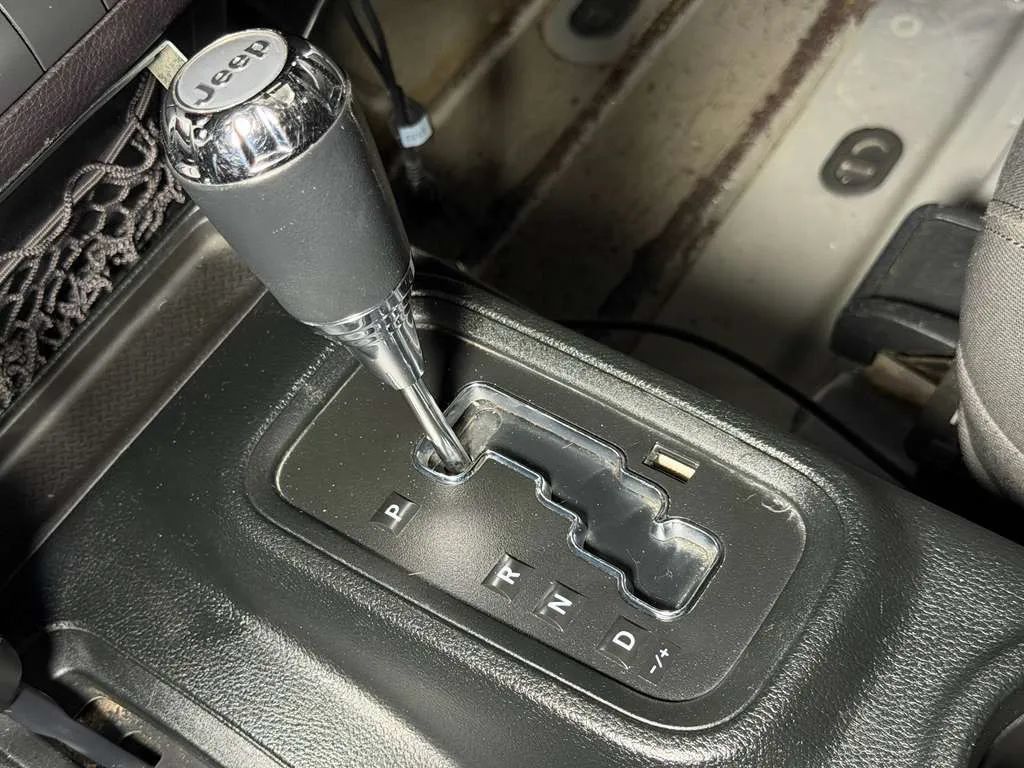 Used 2018 Jeep Wrangler Sport AWD/4WD image 13