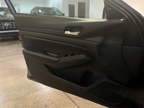 Used 2025 Nissan Altima 2.5 SV image 20