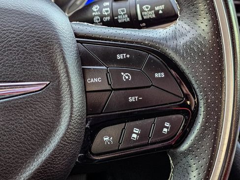 Used 2020 Chrysler Pacifica Limited w/ Quick Order Package 27H Red S image 28