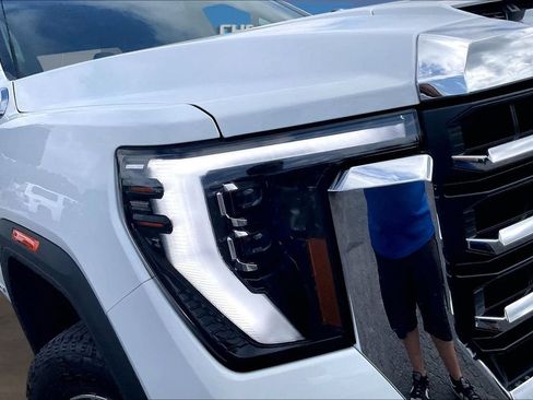 New 2026 GMC Sierra 2500 SLT AWD/4WD image 15