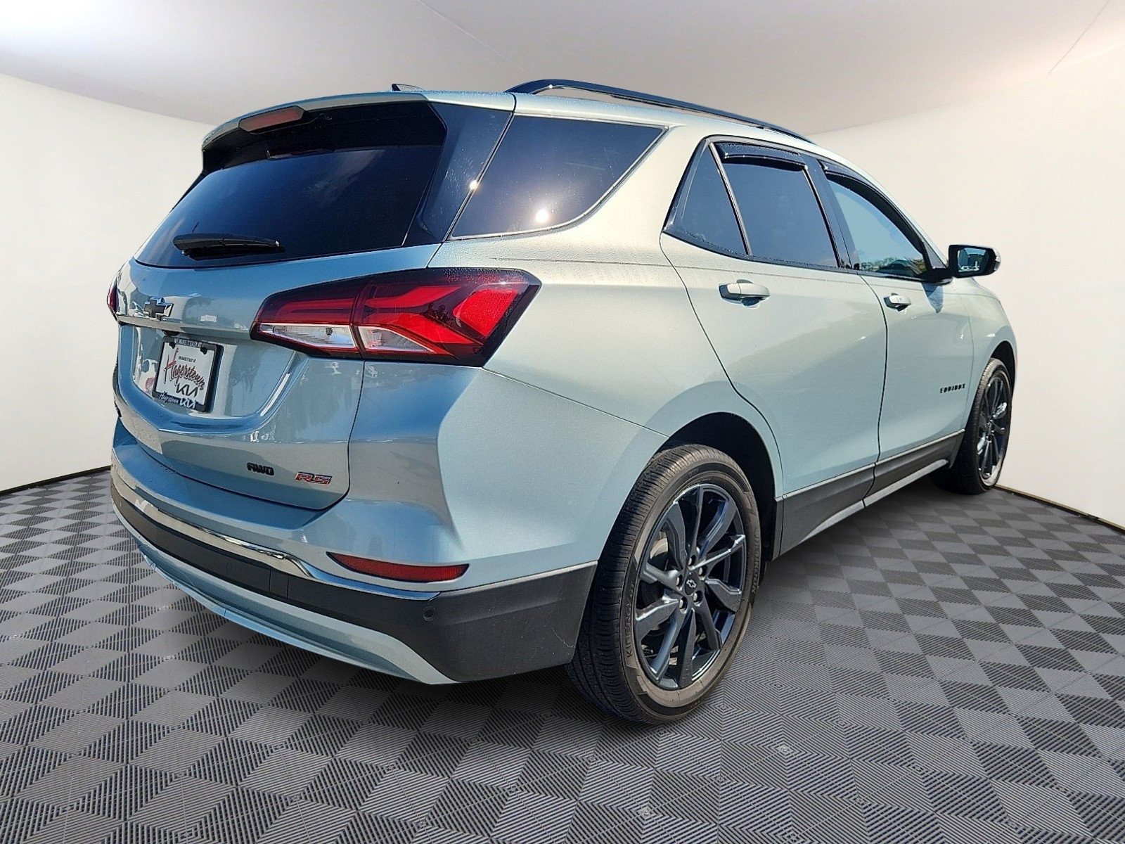 Used 2022 Chevrolet Equinox RS w/ RS Leather Package AWD/4WD image 6