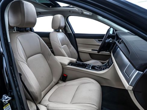 Used 2020 Jaguar XF Prestige image 6
