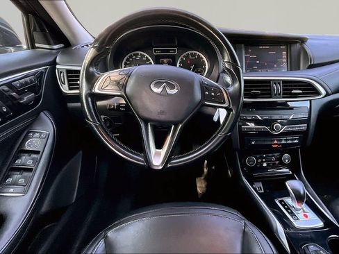 Used 2017 INFINITI QX30 Premium w/ Navigation Package FWD image 10