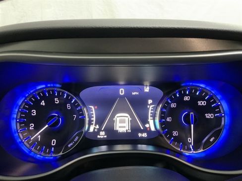 Used 2024 Chrysler Pacifica Touring-L FWD image 23