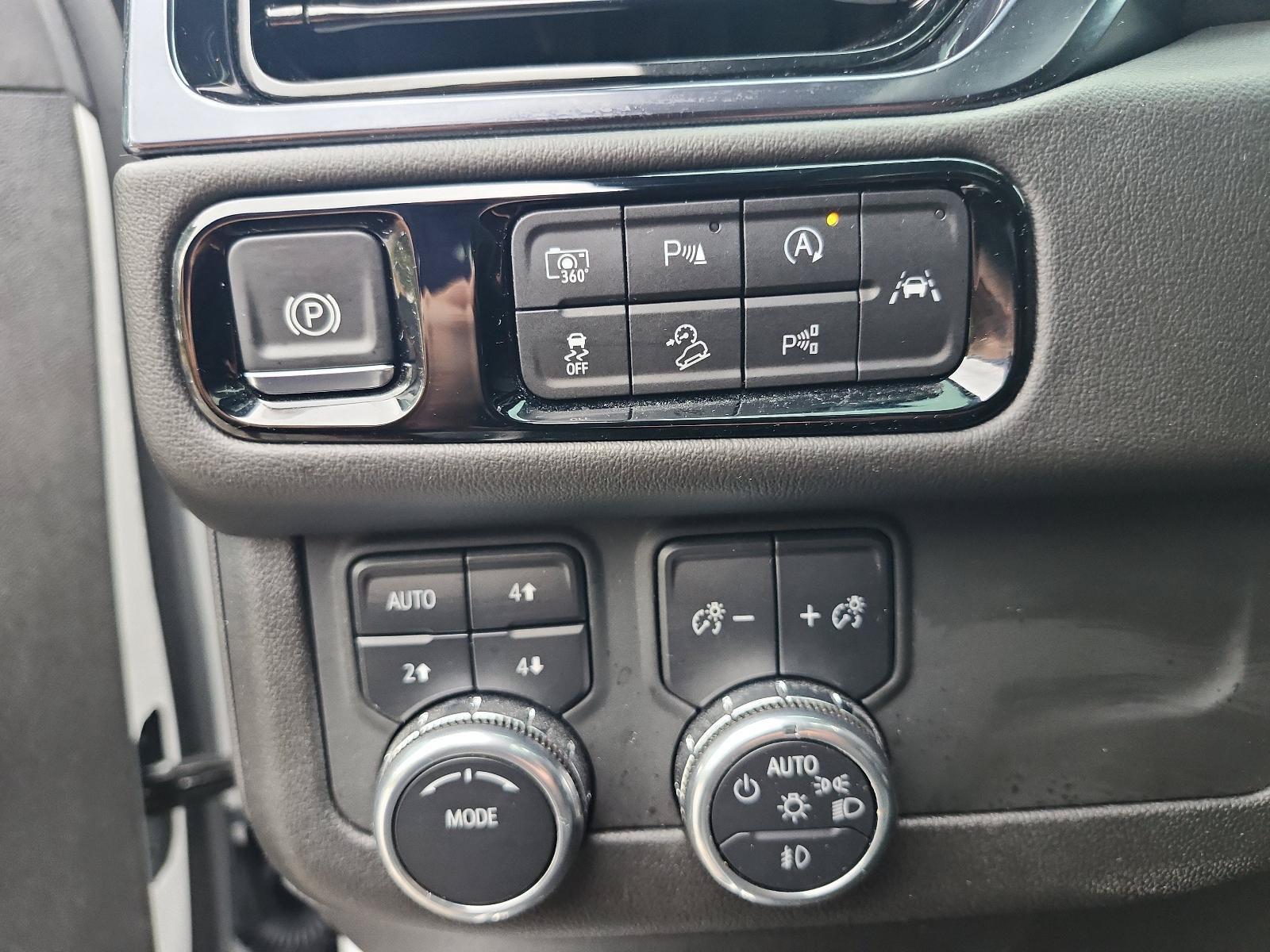 Certified 2025 GMC Yukon AT4 w/ AT4 Premium Package AWD/4WD image 15