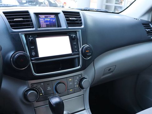 Used 2013 Toyota Highlander Plus FWD image 44