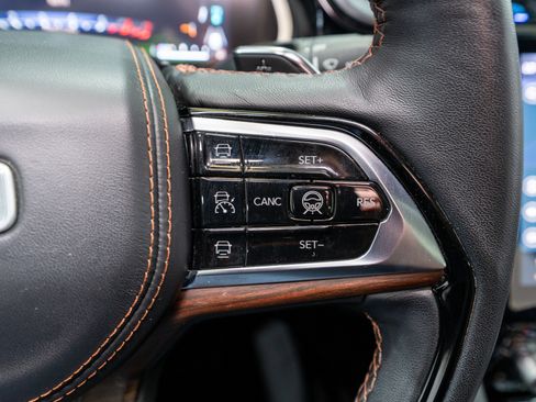 Used 2023 Jeep Grand Cherokee Summit w/ Advanced Protech Group IV AWD/4WD image 32