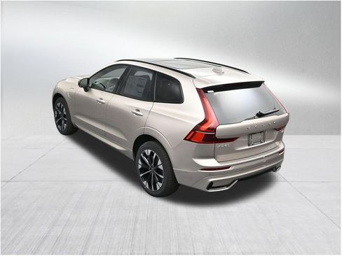New 2026 Volvo XC60 T8 Plus w/ Protection Package Premier AWD/4WD image 15