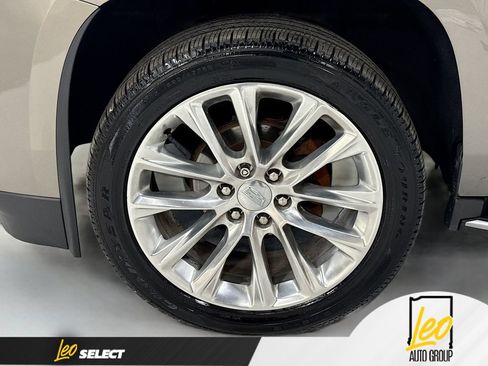 Used 2017 Cadillac Escalade Luxury AWD/4WD image 38