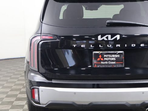 Used 2024 Kia Telluride EX w/ EX Captain's Chair Package image 17