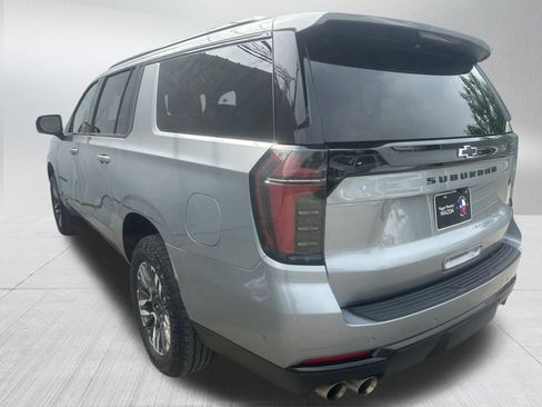 Used 2025 Chevrolet Suburban Z71 AWD/4WD image 6