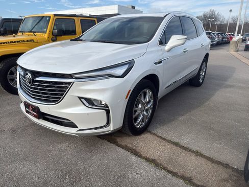 Used 2022 Buick Enclave Essence w/ Experience Buick Package image 1