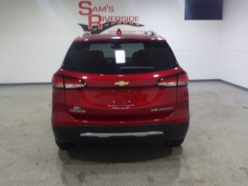 Used 2024 Chevrolet Equinox Premier image 3