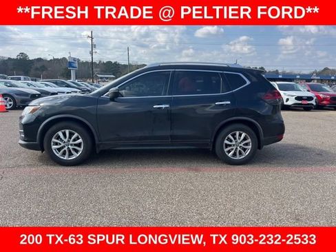 Used 2019 Nissan Rogue SV image 4