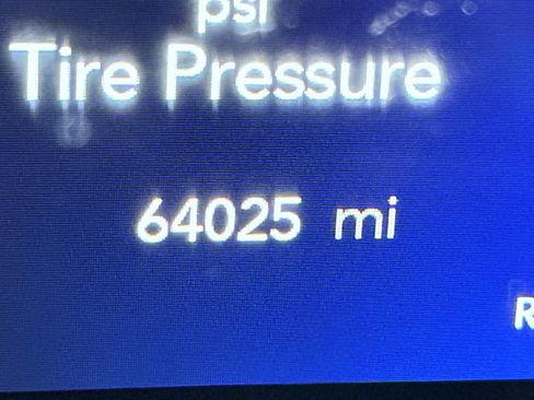 Used 2023 Chrysler Pacifica Touring-L image 11