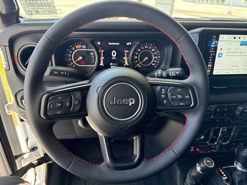 Used 2024 Jeep Wrangler Unlimited Rubicon w/ Technology Group AWD/4WD image 17