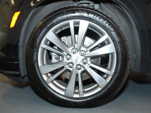 Used 2025 Cadillac XT6 Premium Luxury image 25