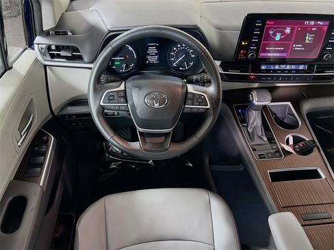 Certified 2024 Toyota Sienna XLE image 20