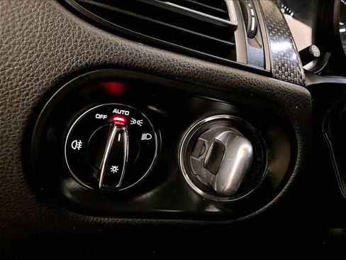 Used 2023 Porsche Macan Turbo image 30