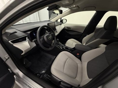 Used 2022 Toyota Corolla LE image 11