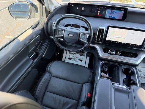 Used 2025 Ford Expedition Platinum w/ Driver's Package AWD/4WD image 16