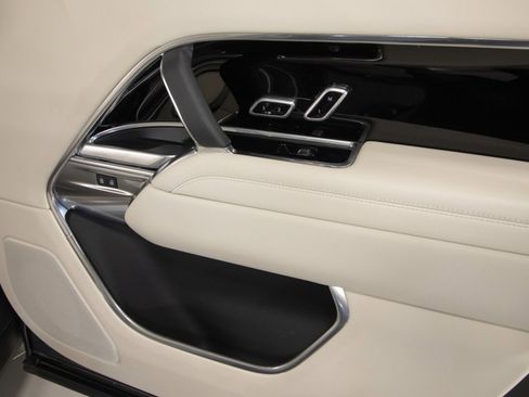 Used 2024 Land Rover Range Rover SE image 48