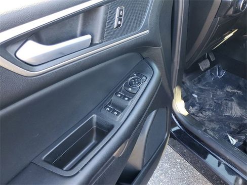 Used 2023 Ford Edge SEL image 10