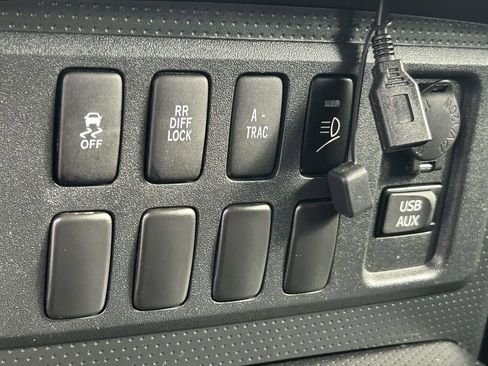 Used 2011 Toyota FJ Cruiser 4WD image 21