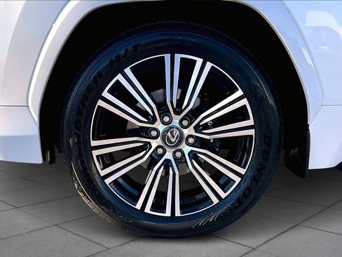 Used 2025 Lexus LX 600 4WD w/ Accessory Package (Z1) image 11