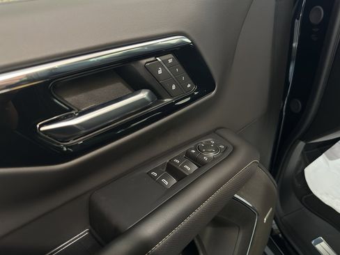 New 2025 Chevrolet Suburban Premier image 27