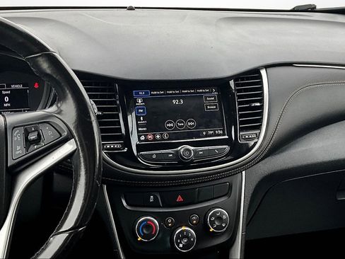 Used 2019 Chevrolet Trax LT w/ LT Convenience Package image 6