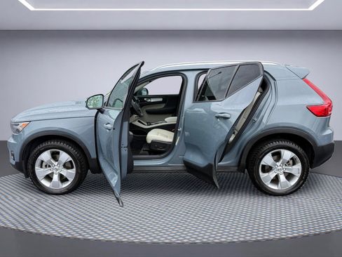 Used 2022 Volvo XC40 T5 Momentum AWD/4WD image 11