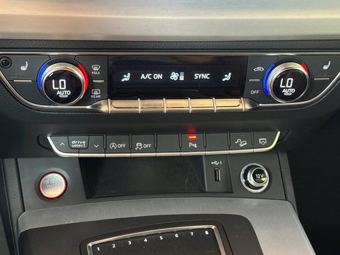 Used 2018 Audi SQ5 Prestige AWD/4WD image 29