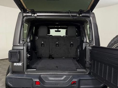 Used 2019 Jeep Wrangler Unlimited Sahara w/ Dual Top Group AWD/4WD image 10